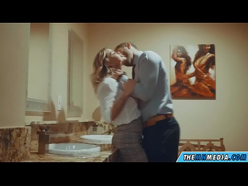 ❤️ Kung ang usa ka busty blonde naghaylo kanimo sa usa ka publiko nga kasilyas ❤ sluts sa amon ❌❤